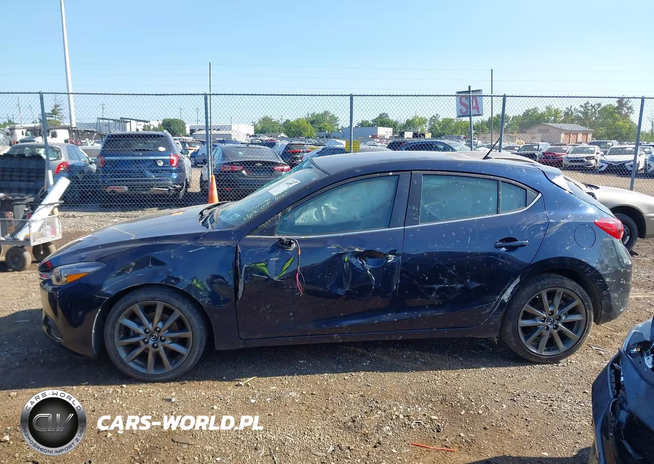2018 Mazda Mazda3 Touring VIN:3MZBN1L39JM198885 - 10