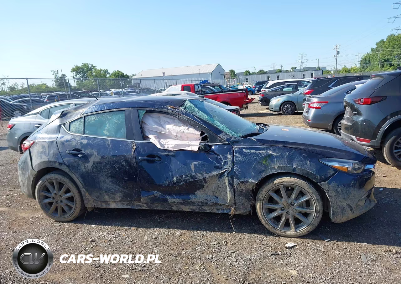 2018 Mazda Mazda3 Touring VIN:3MZBN1L39JM198885 - 9