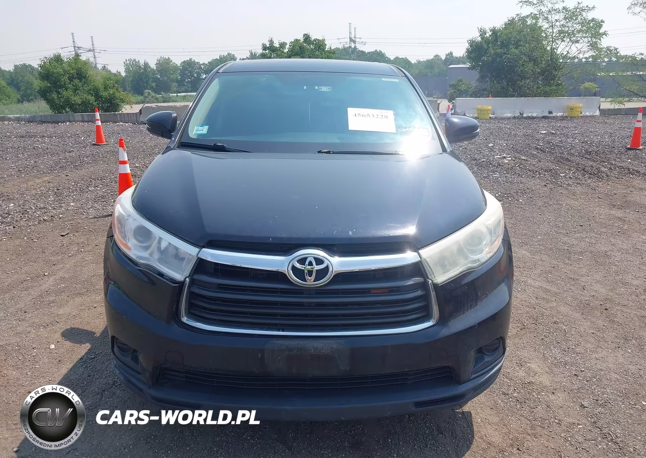 2015 Toyota Highlander Le V6 VIN:5TDBKRFH2FS152646 - 12