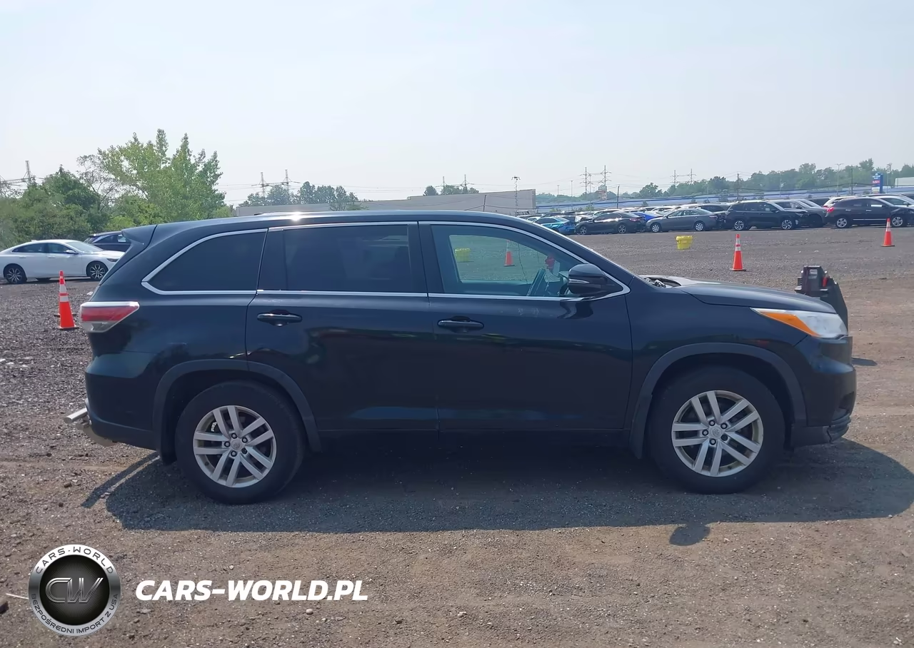2015 Toyota Highlander Le V6 VIN:5TDBKRFH2FS152646 - 13