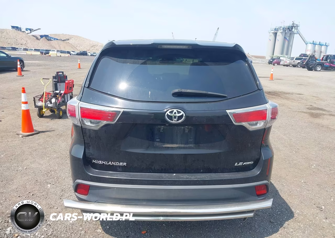 2015 Toyota Highlander Le V6 VIN:5TDBKRFH2FS152646 - 16
