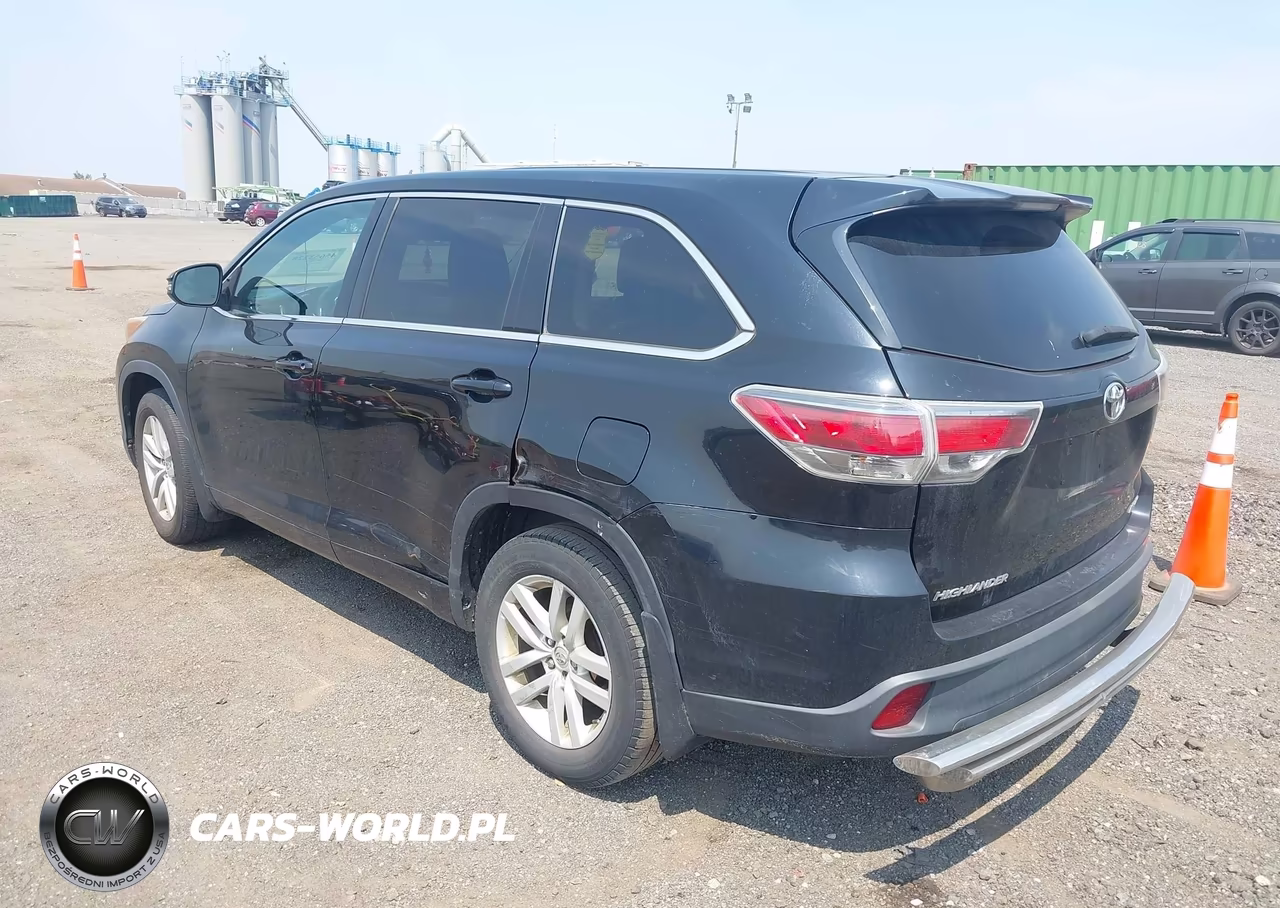 2015 Toyota Highlander Le V6 VIN:5TDBKRFH2FS152646 - 3