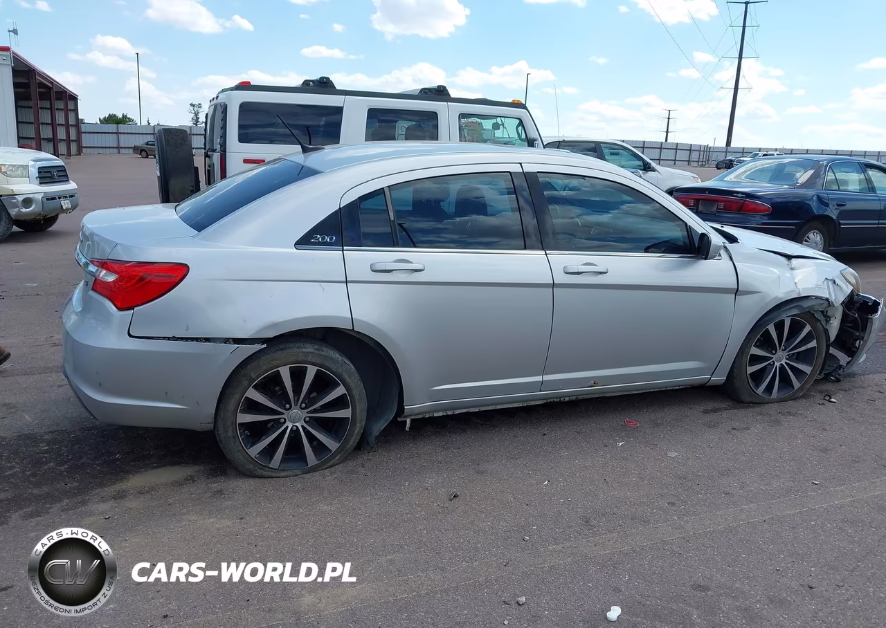 2012 Chrysler 200 Touring VIN:1C3CCBBG8CN258286 - 4