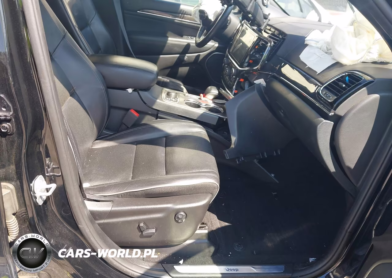 2019 Jeep Grand Cherokee Overland 4X4 VIN:1C4RJFCT8KC641248 - 5