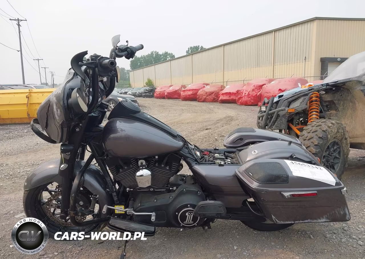 2014 Harley-Davidson Flhxs Street Glide Special VIN:1HD1KRM13EB703088 - 12