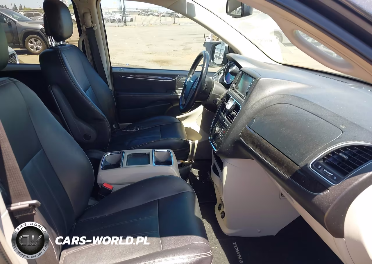 2014 Chrysler Town & Country Touring VIN:2C4RC1BG4ER126079 - 5