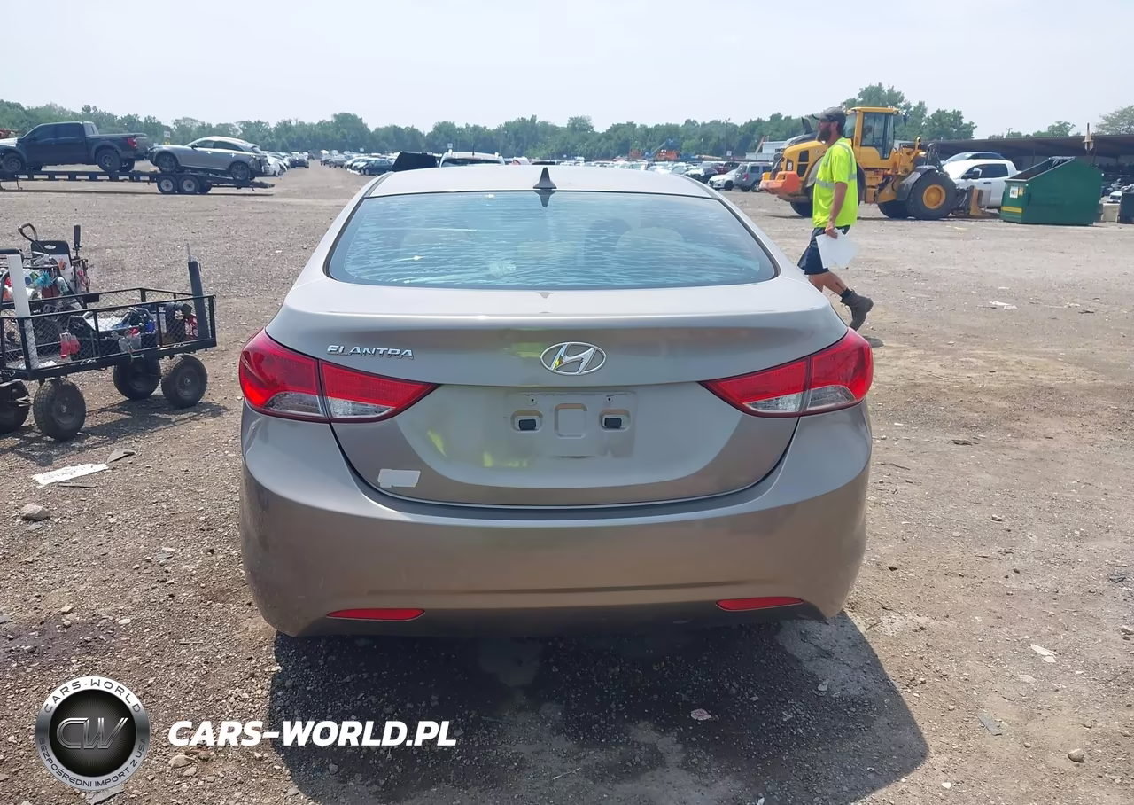 2013 Hyundai Elantra Gls VIN:5NPDH4AE2DH389373 - 16