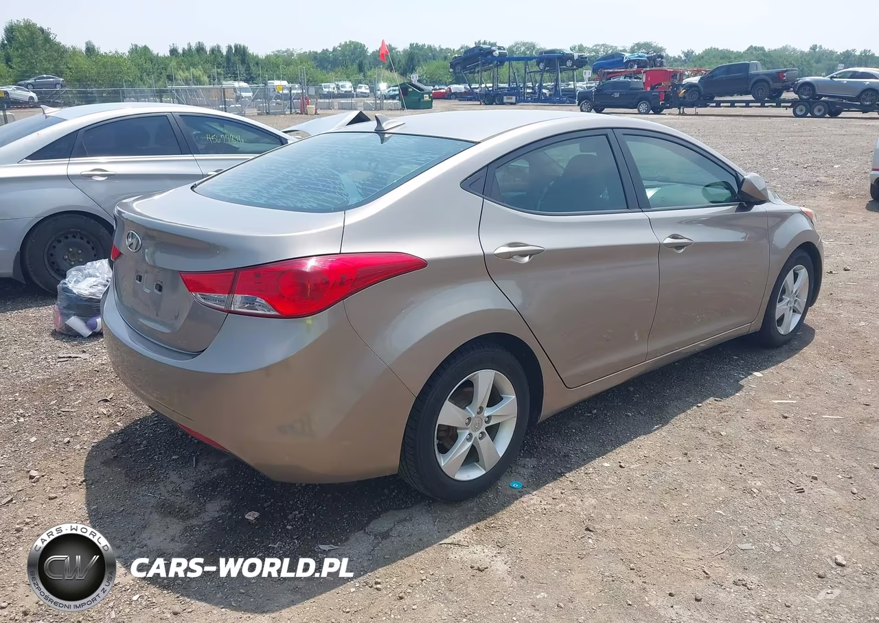 2013 Hyundai Elantra Gls VIN:5NPDH4AE2DH389373 - 4