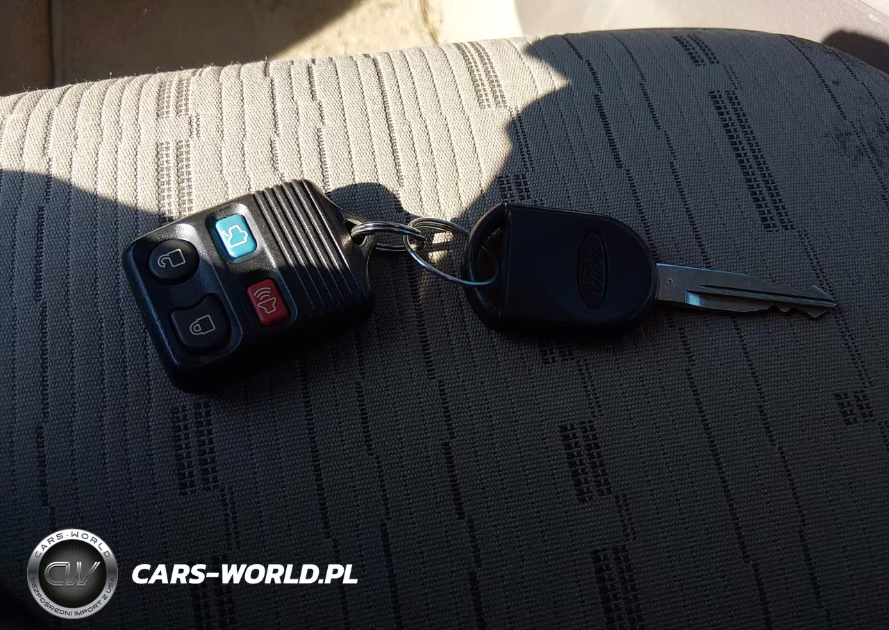 2010 Ford Focus Se VIN:1FAHP3FN1AW298324 - 11