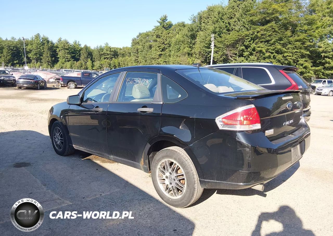 2010 Ford Focus Se VIN:1FAHP3FN1AW298324 - 3