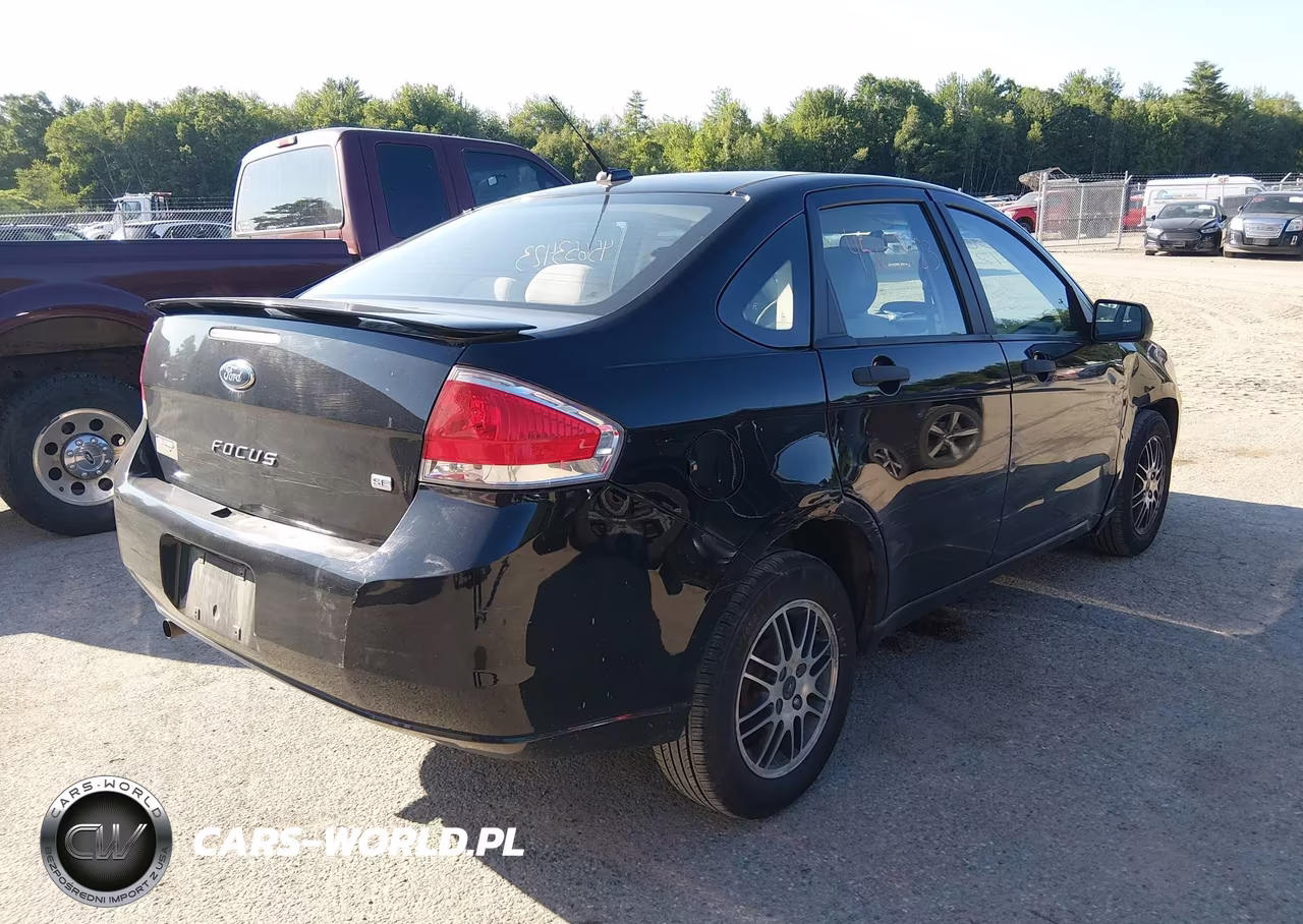 2010 Ford Focus Se VIN:1FAHP3FN1AW298324 - 4