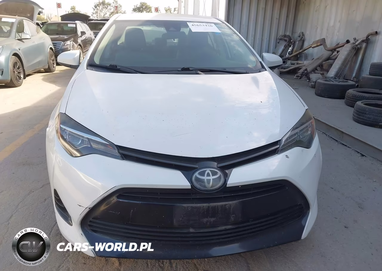 2018 Toyota Corolla Le VIN:5YFBURHE7JP759186 - 12