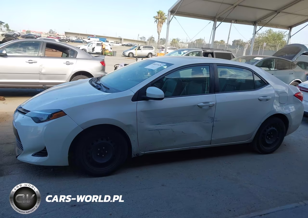 2018 Toyota Corolla Le VIN:5YFBURHE7JP759186 - 14