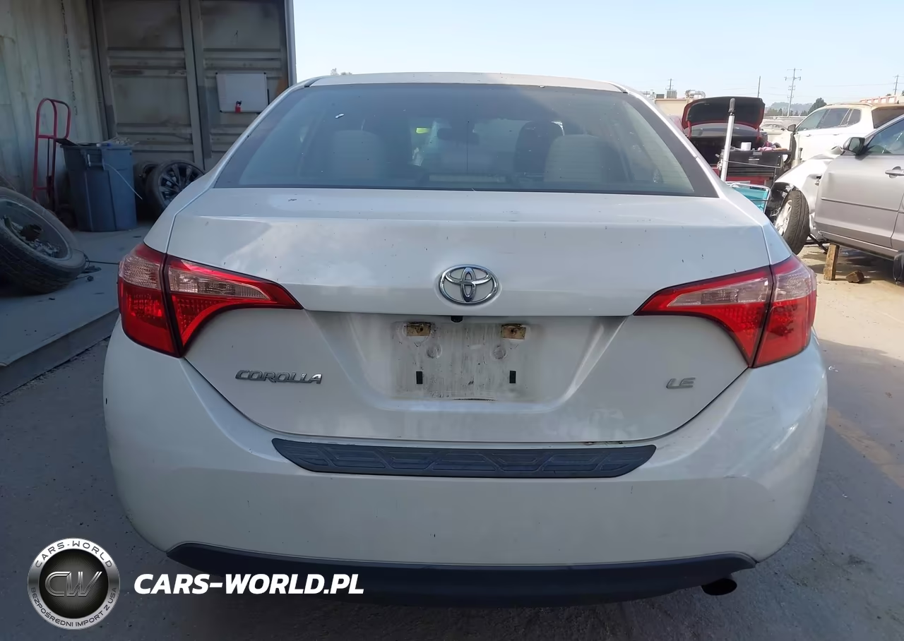 2018 Toyota Corolla Le VIN:5YFBURHE7JP759186 - 16