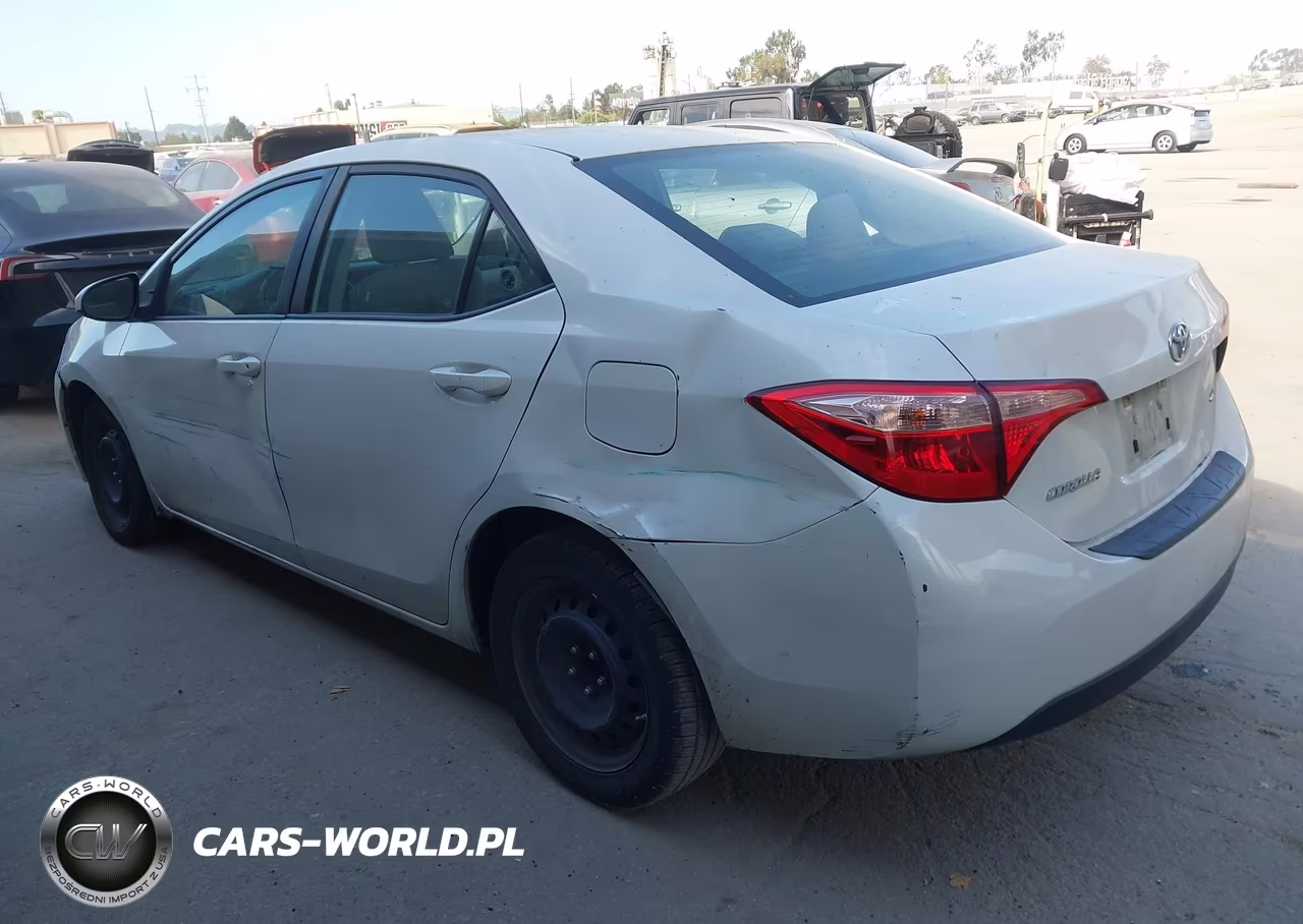 2018 Toyota Corolla Le VIN:5YFBURHE7JP759186 - 3
