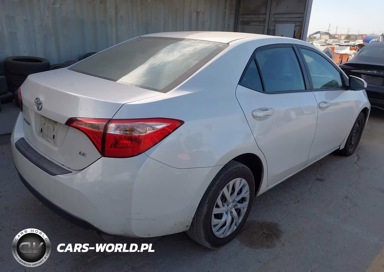 2018 Toyota Corolla Le VIN:5YFBURHE7JP759186 - 4