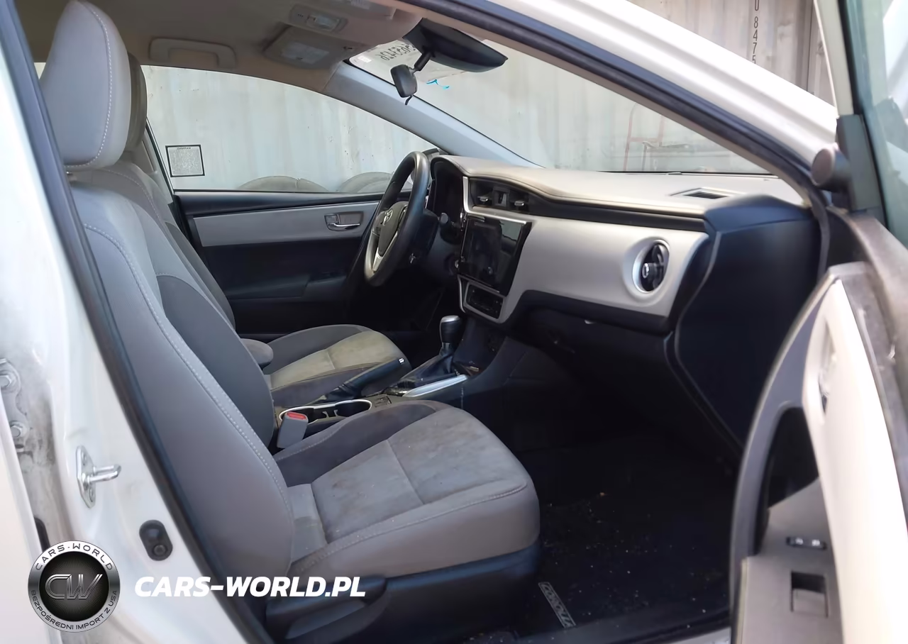 2018 Toyota Corolla Le VIN:5YFBURHE7JP759186 - 5