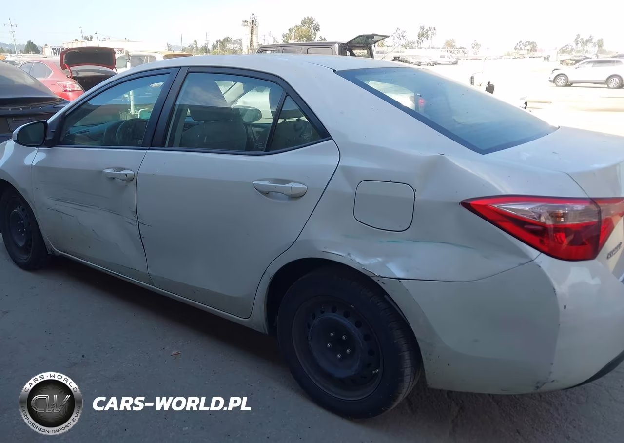 2018 Toyota Corolla Le VIN:5YFBURHE7JP759186 - 6