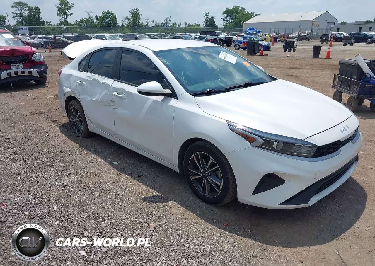 2023 Kia Forte Lxs – zdjęcie 1 z 17