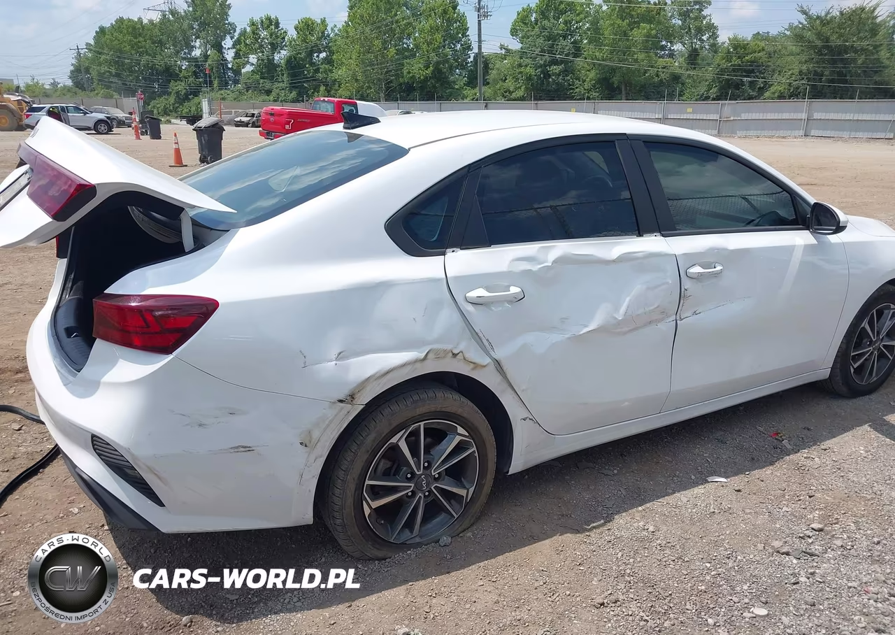 2023 Kia Forte Lxs VIN:3KPF24AD4PE611938 - 4