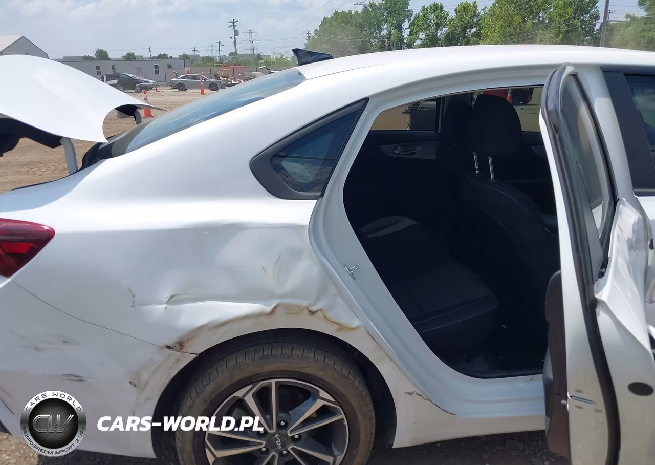 2023 Kia Forte Lxs VIN:3KPF24AD4PE611938 - 8