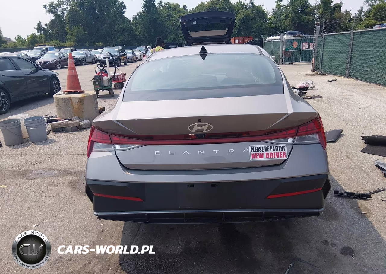 2024 Hyundai Elantra Sel VIN:KMHLS4DG9RU748849 - 17