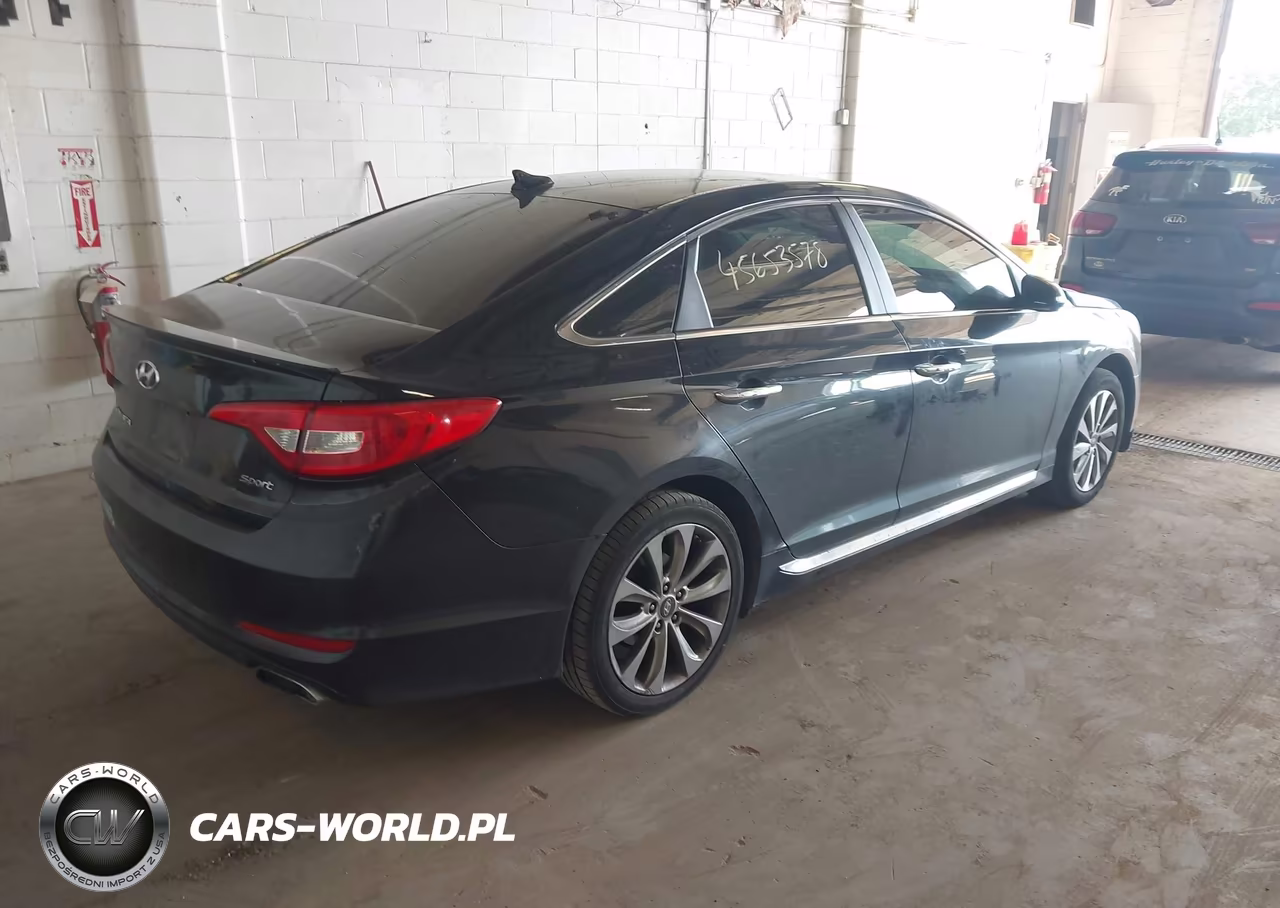 2016 Hyundai Sonata Sport VIN:5NPE34AF8GH289763 - 4