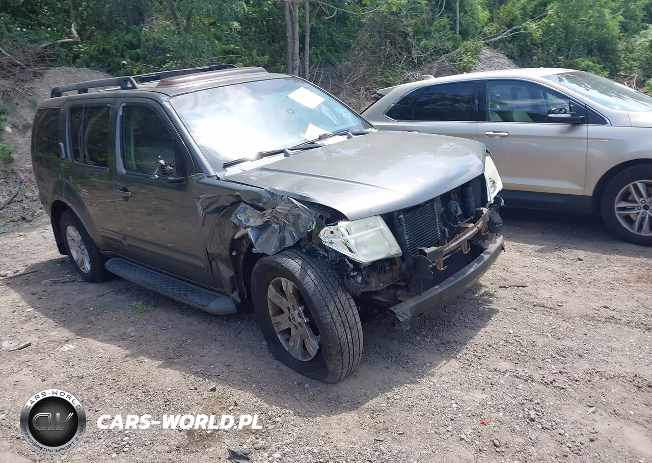 2005 Nissan Pathfinder Le