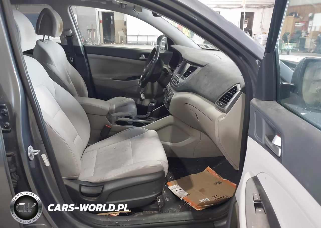 2018 Hyundai Tucson Value VIN:KM8J3CA26JU647196 - 5