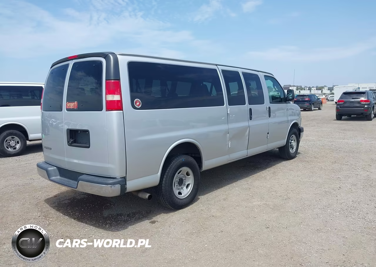 2017 Chevrolet Express 3500 Lt VIN:1GAZGPFF6H1272915 - 4
