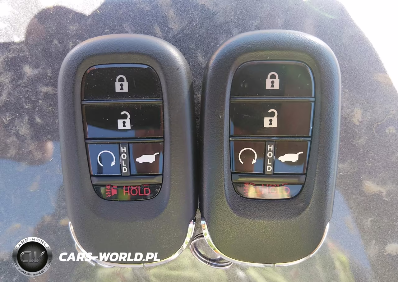 2025 Honda Pilot Touring VIN:5FNYG1H7XSB180713 - 11