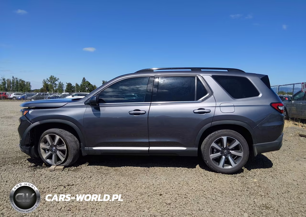 2025 Honda Pilot Touring VIN:5FNYG1H7XSB180713 - 14