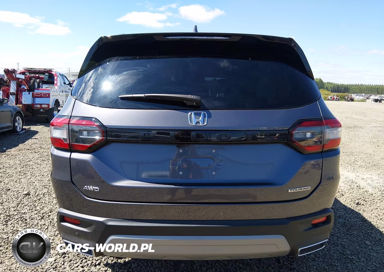 2025 Honda Pilot Touring VIN:5FNYG1H7XSB180713 - 16
