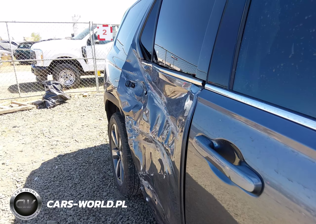 2025 Honda Pilot Touring VIN:5FNYG1H7XSB180713 - 18