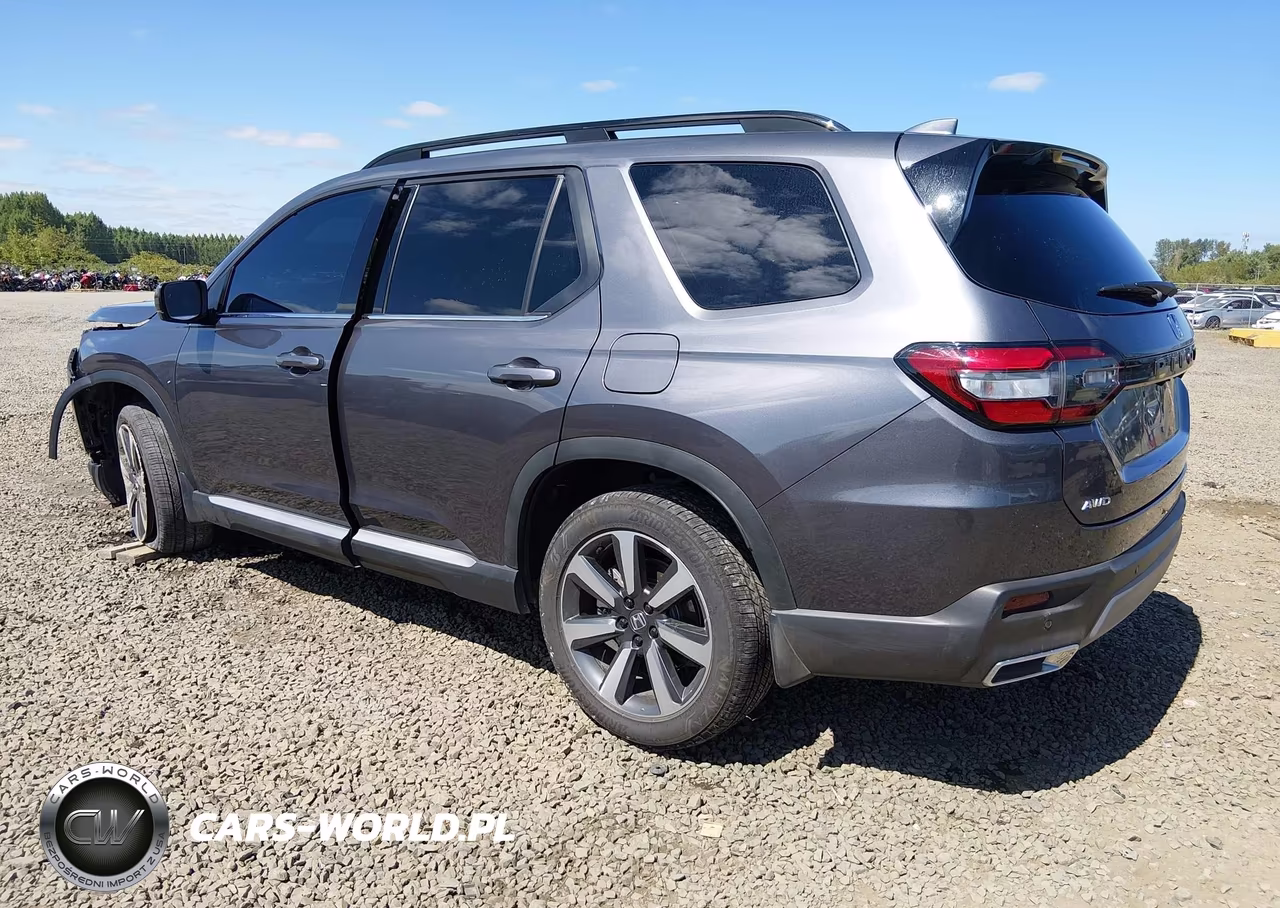 2025 Honda Pilot Touring VIN:5FNYG1H7XSB180713 - 3