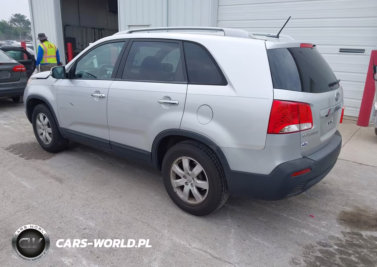 2012 Kia Sorento Lx VIN:5XYKT3A6XCG267245 - 3