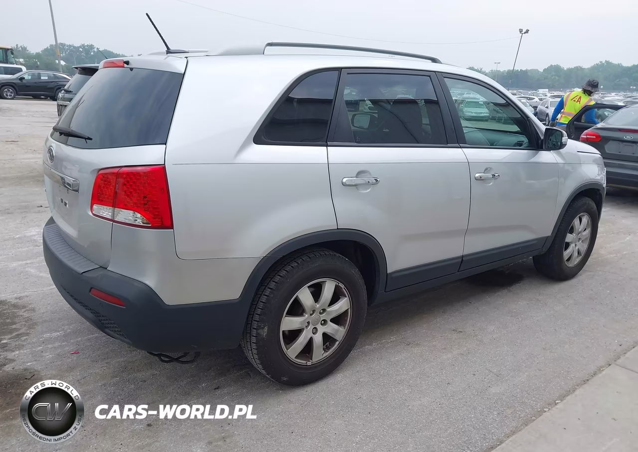 2012 Kia Sorento Lx VIN:5XYKT3A6XCG267245 - 4