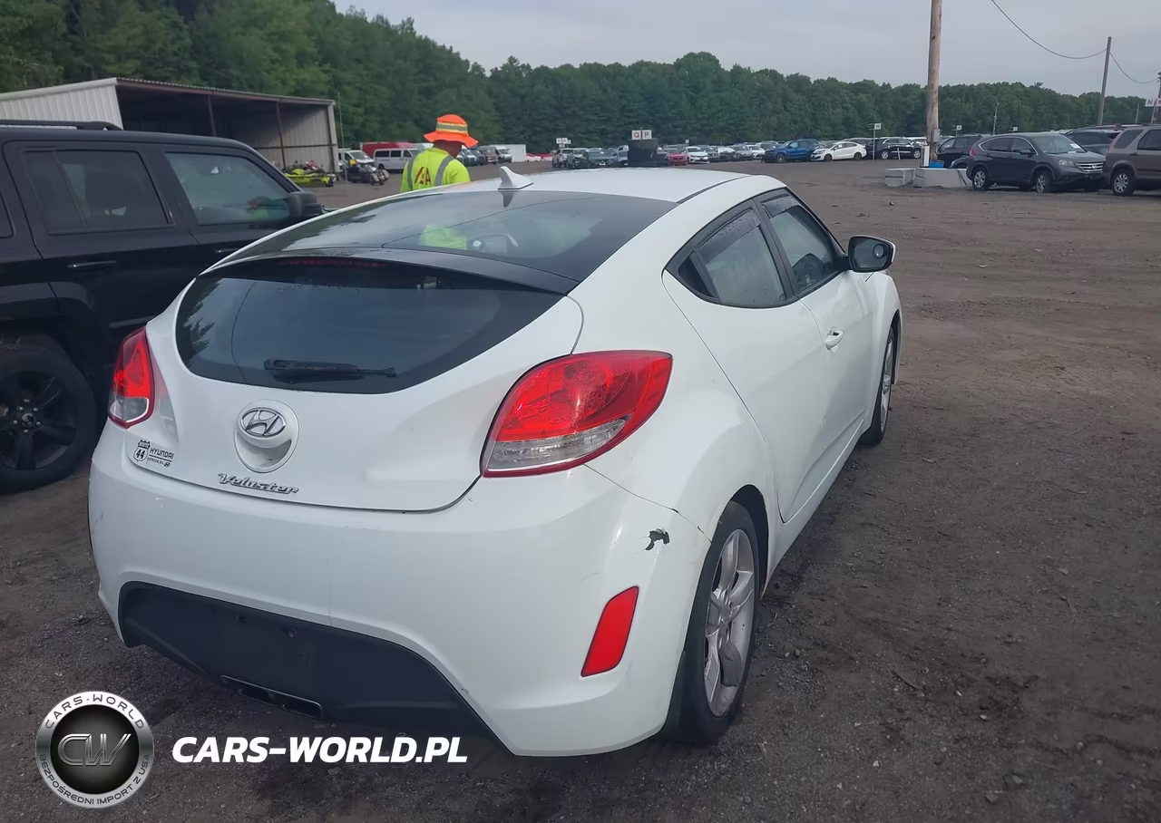 2013 Hyundai Veloster Base W-Black VIN:KMHTC6AD2DU172257 - 4