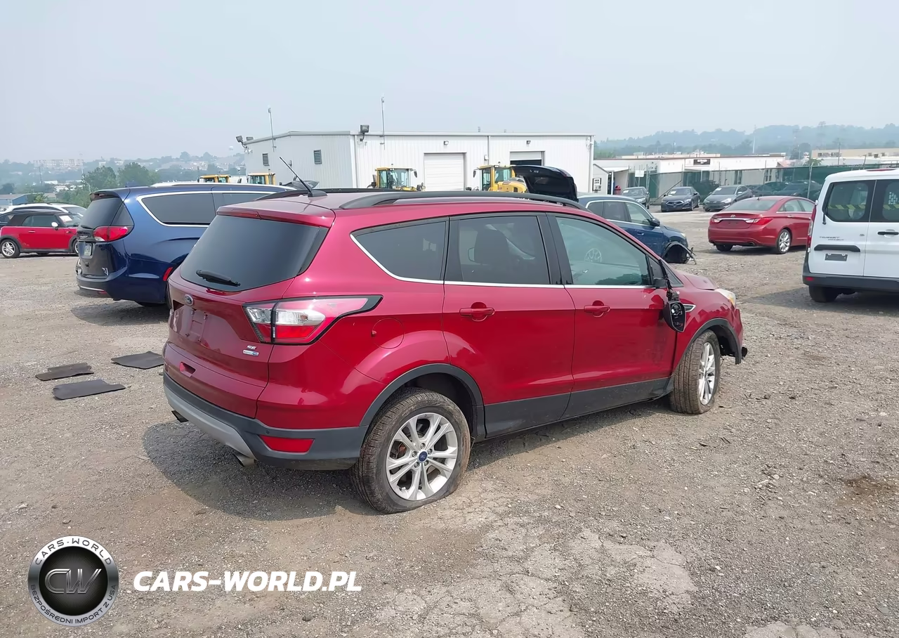 2017 Ford Escape Se VIN:1FMCU9GDXHUD33918 - 4