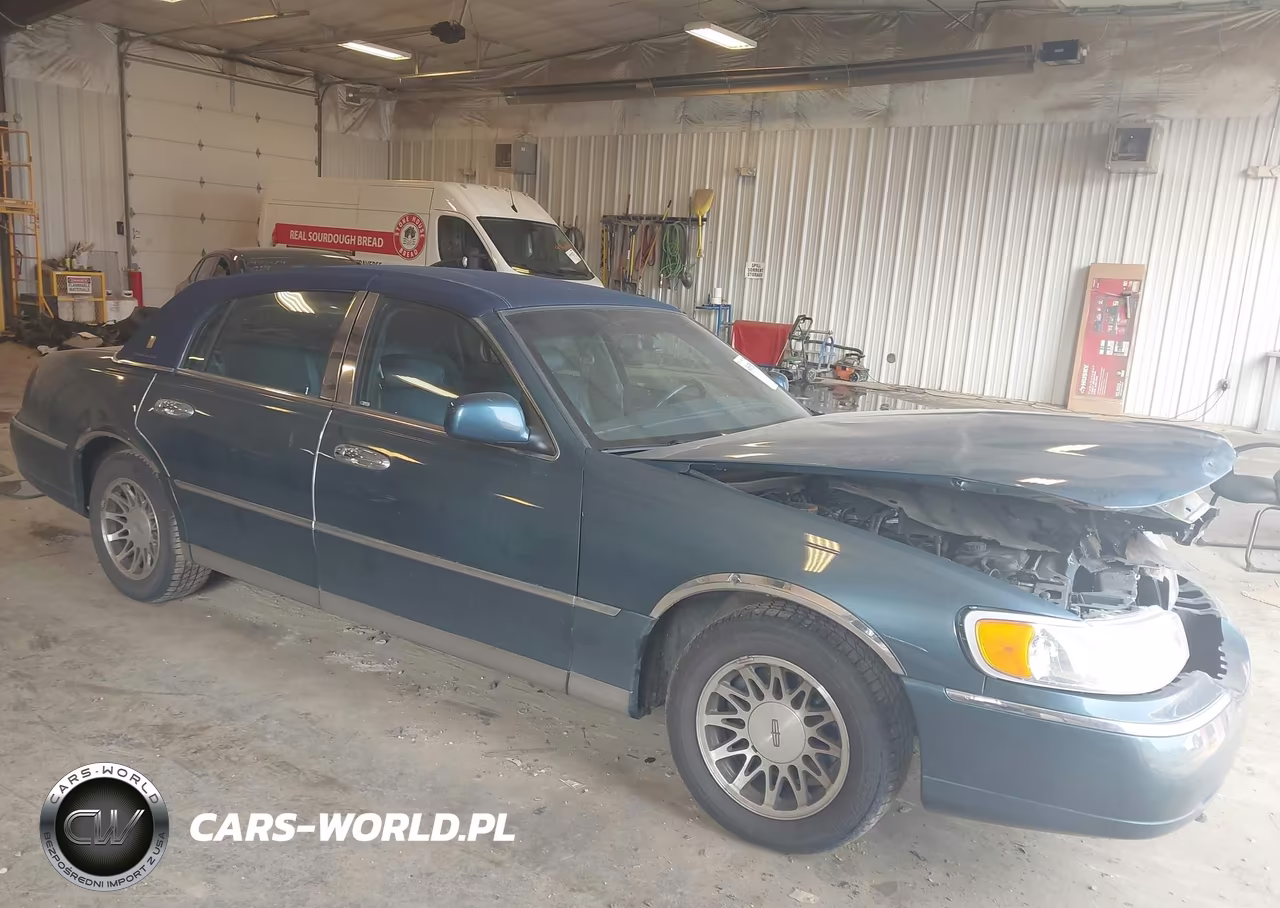2001 Lincoln Town Car Signature