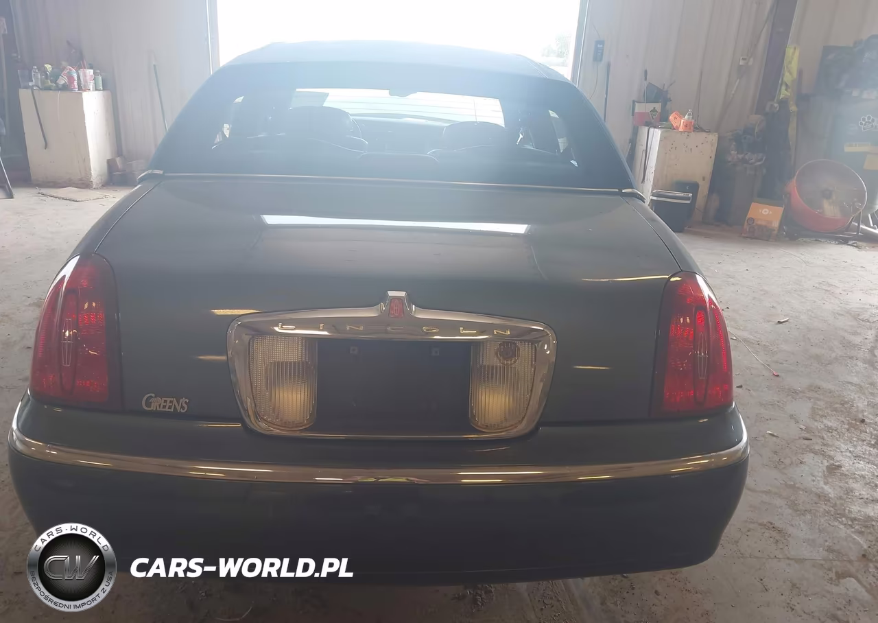2001 Lincoln Town Car Signature VIN:1LNHM82W61Y737516 - 16