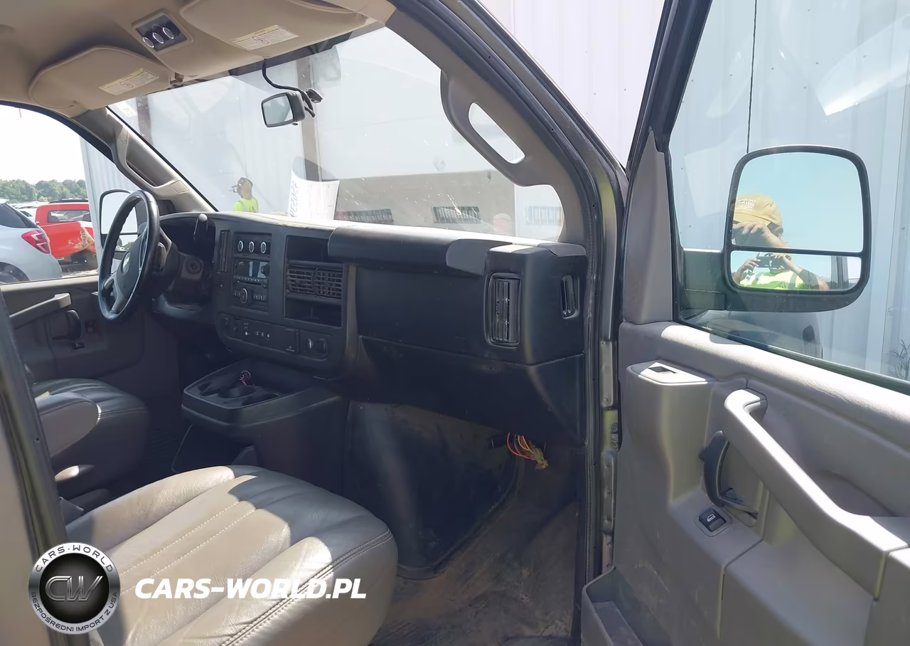 2017 Chevrolet Express 3500 Ls VIN:1GAZGNFG1H1294205 - 5
