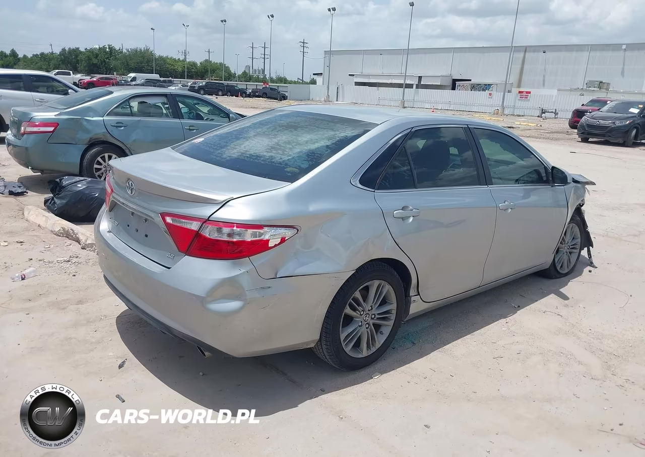 2015 Toyota Camry Se VIN:4T1BF1FKXFU022154 - 4