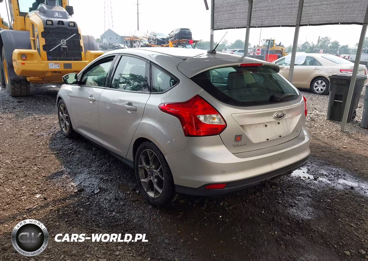 2014 Ford Focus Se VIN:1FADP3K25EL357182 - 3