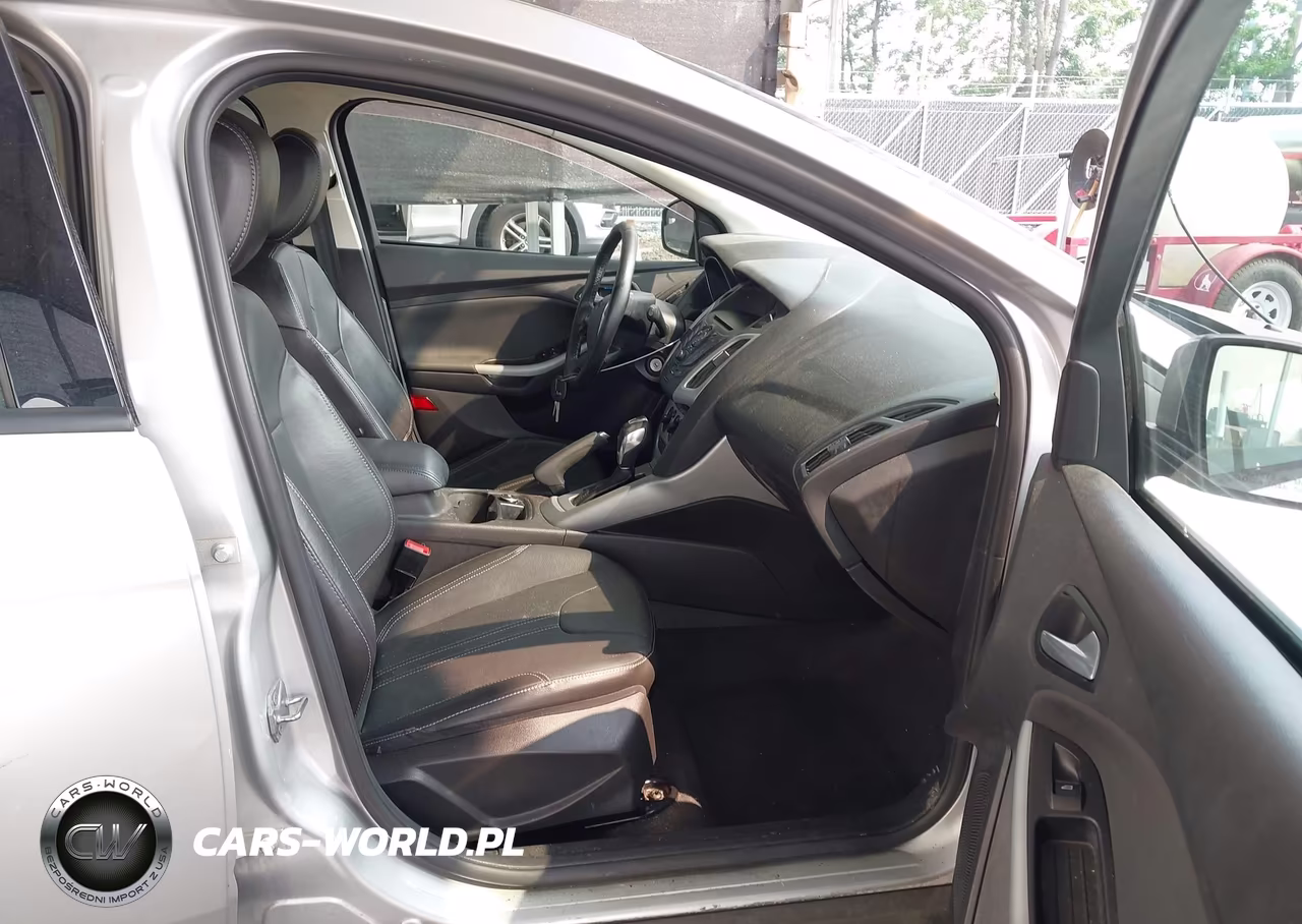 2014 Ford Focus Se VIN:1FADP3K25EL357182 - 5