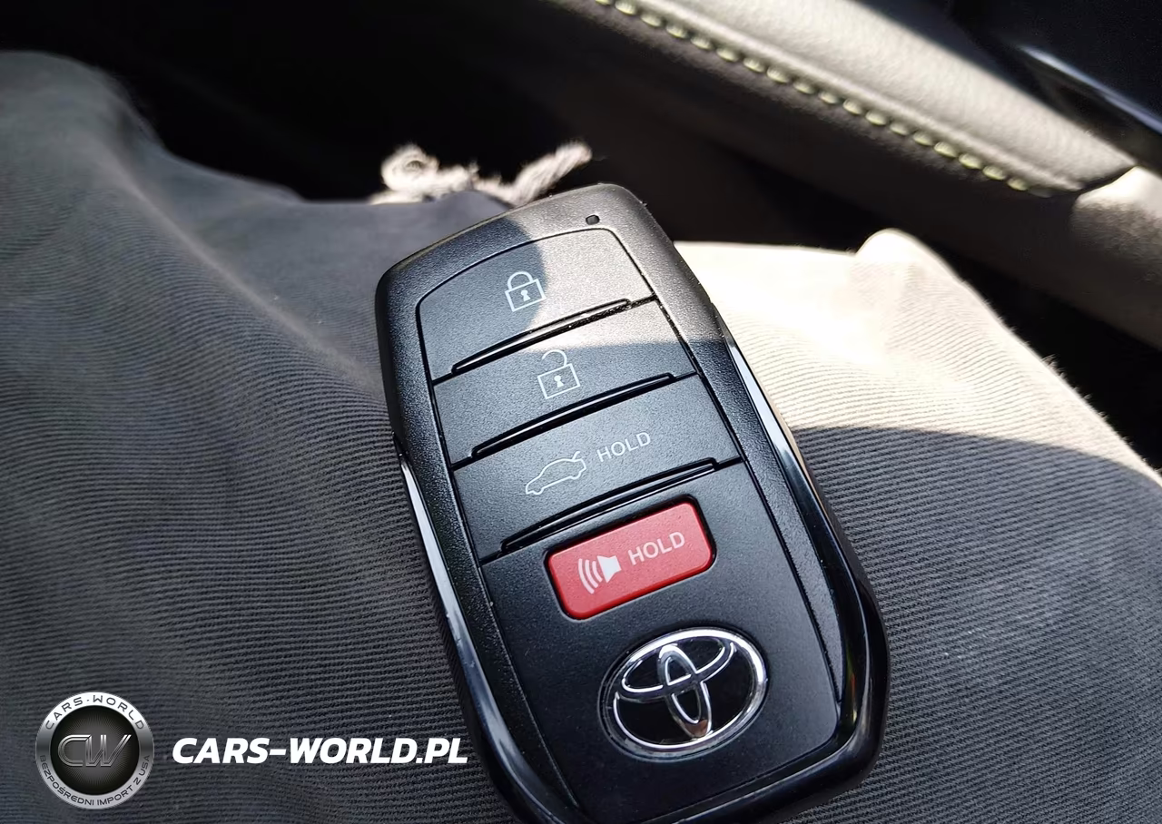 2026 Toyota Camry Xle VIN:4T1DAACKXTU317360 - 11