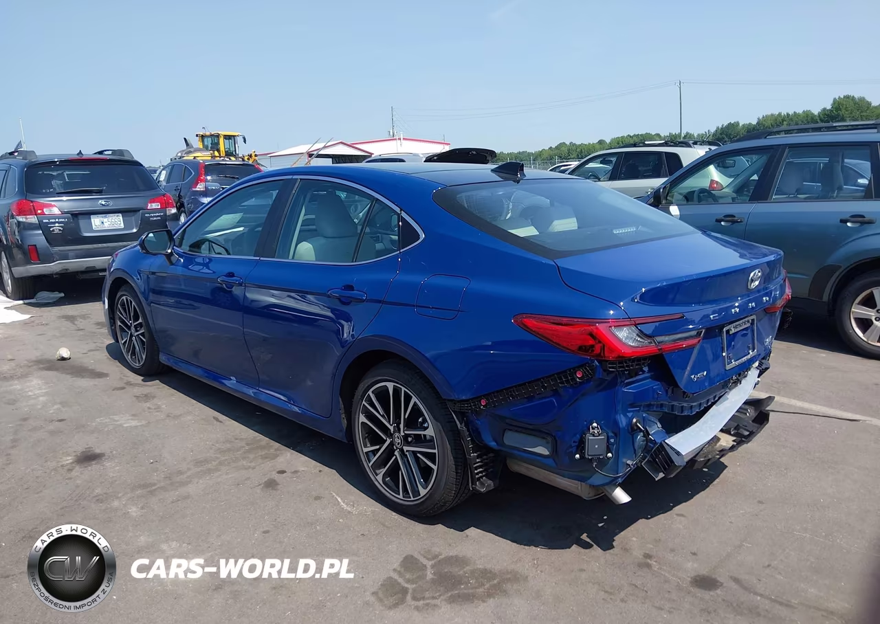 2026 Toyota Camry Xle VIN:4T1DAACKXTU317360 - 3
