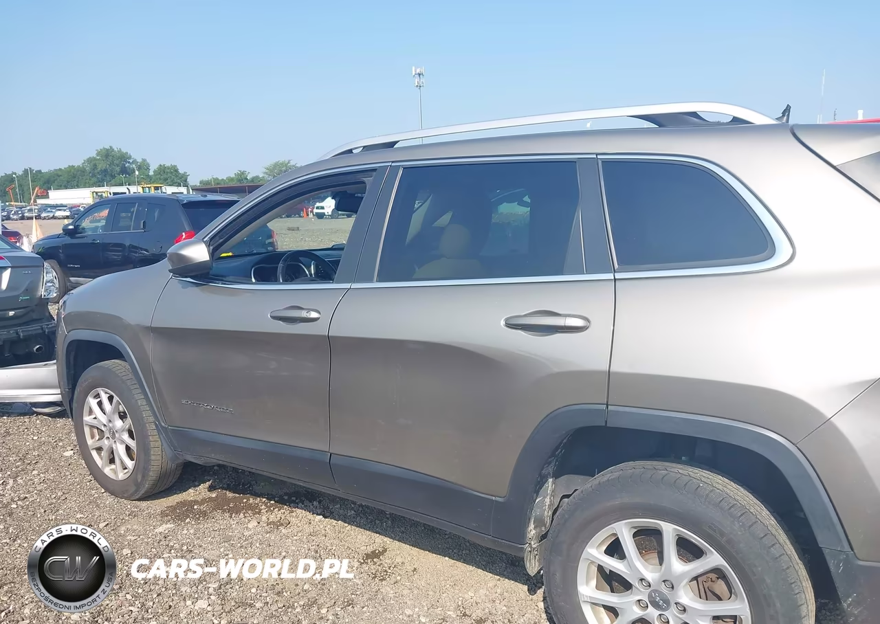 2017 Jeep Cherokee Latitude VIN:1C4PJMCB4HW611769 - 14