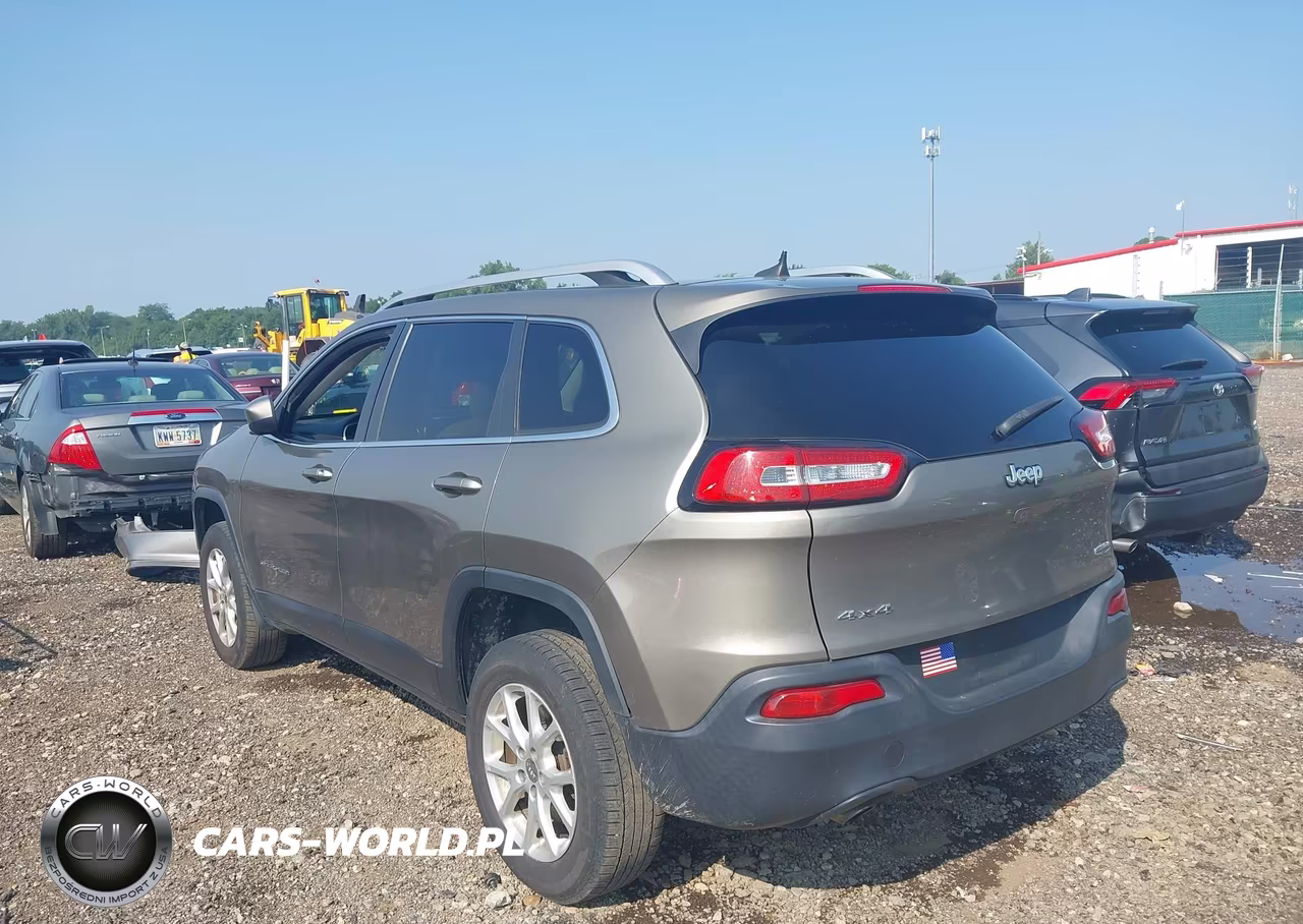 2017 Jeep Cherokee Latitude VIN:1C4PJMCB4HW611769 - 3