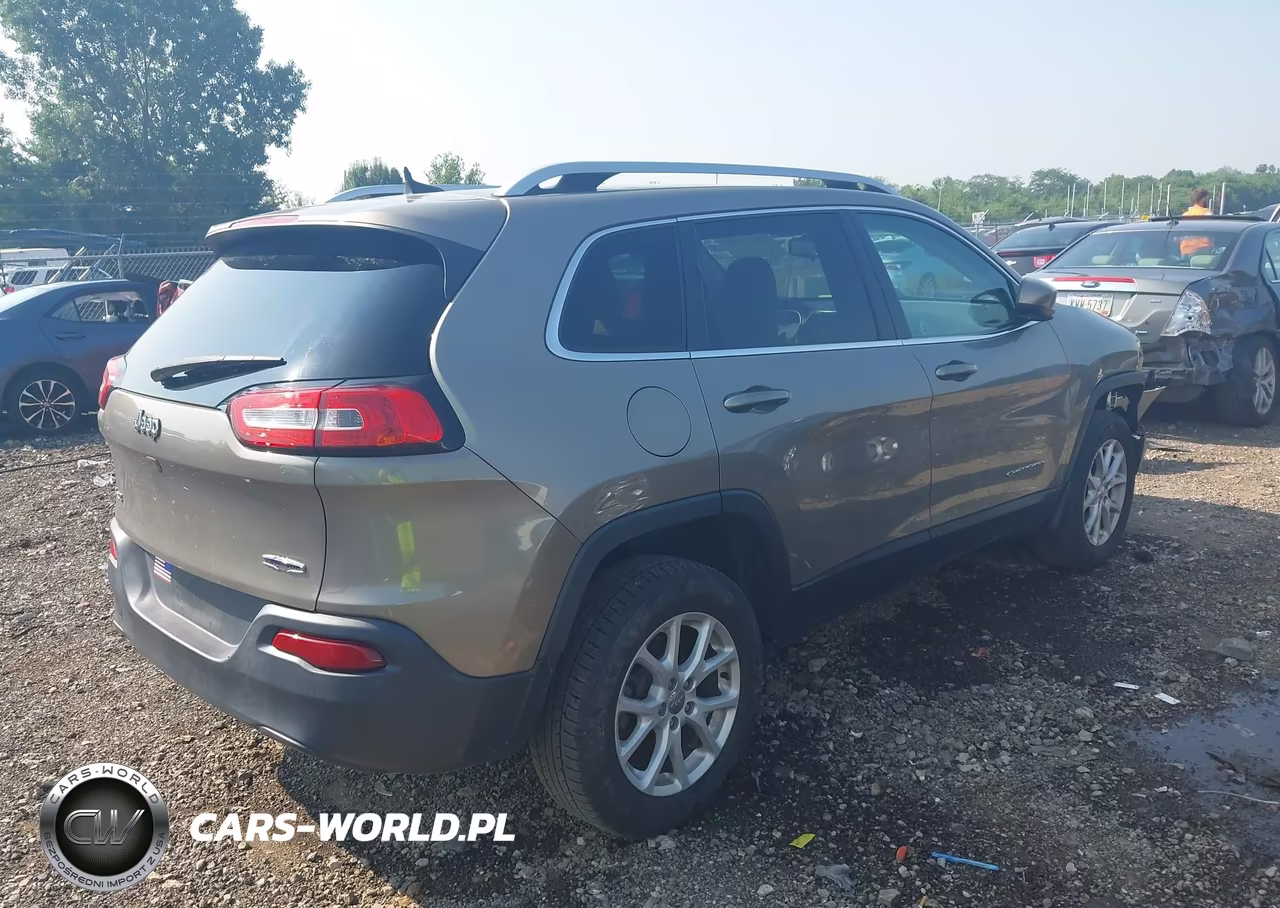 2017 Jeep Cherokee Latitude VIN:1C4PJMCB4HW611769 - 4